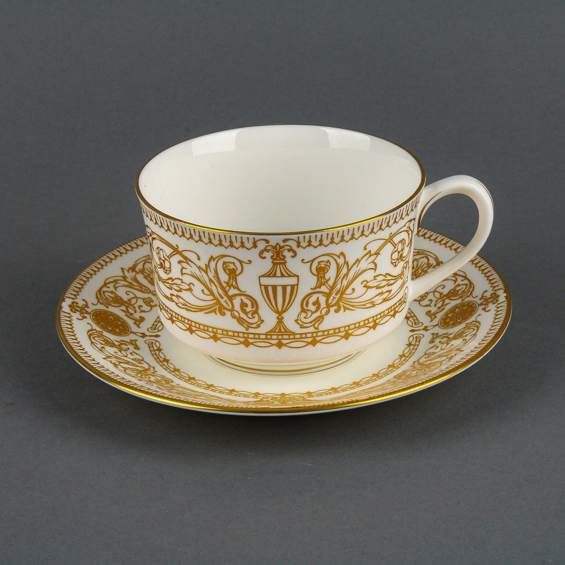 ROYAL WORCESTER White & Gold Hyde Park - 10 Place Settings +