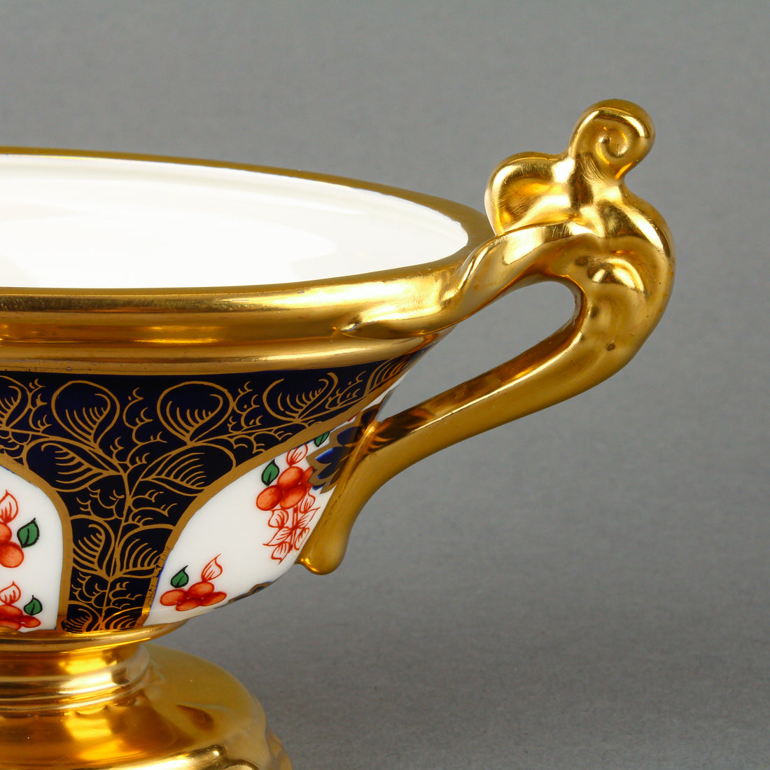 ROYAL CROWN DERBY Old Imari Sold Gold Band 1128 Footed Bowl with Lid