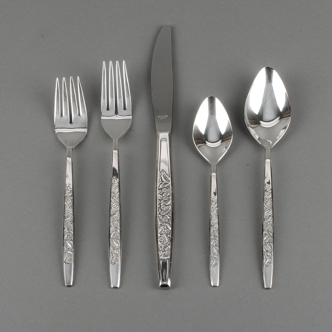 INTERNATIONAL SILVER CO. Valencia Silverplate Flatware - 8 Place Settings