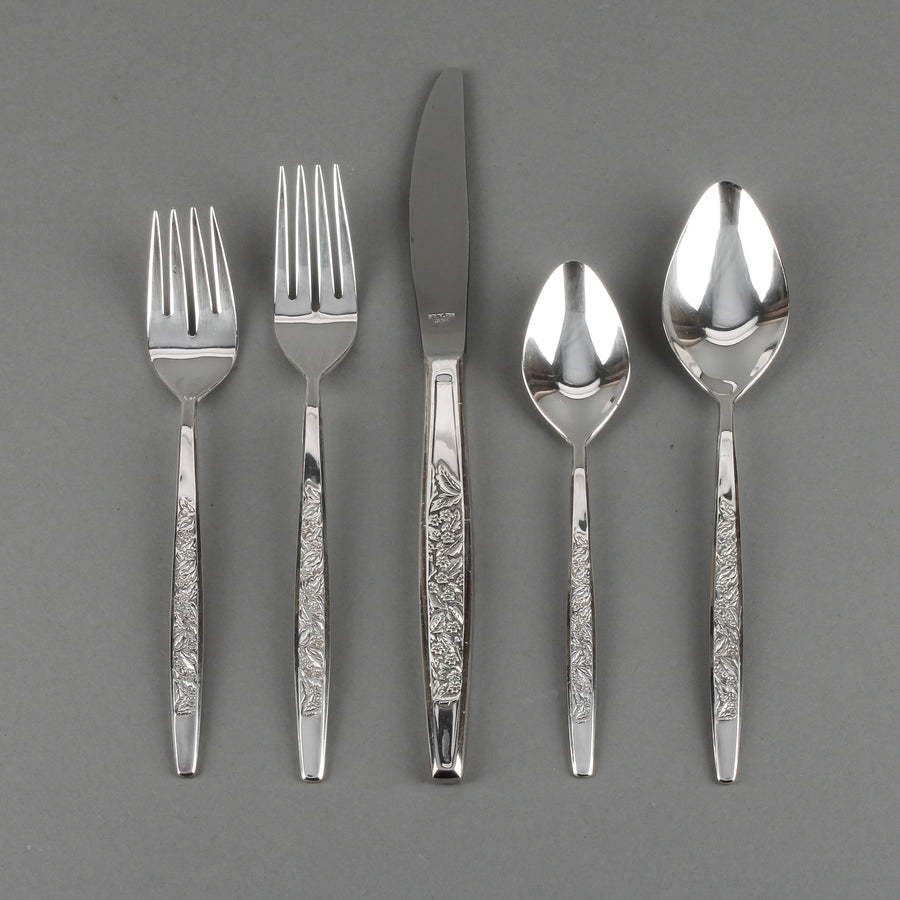 INTERNATIONAL SILVER CO. Valencia Silverplate Flatware - 8 Place Settings