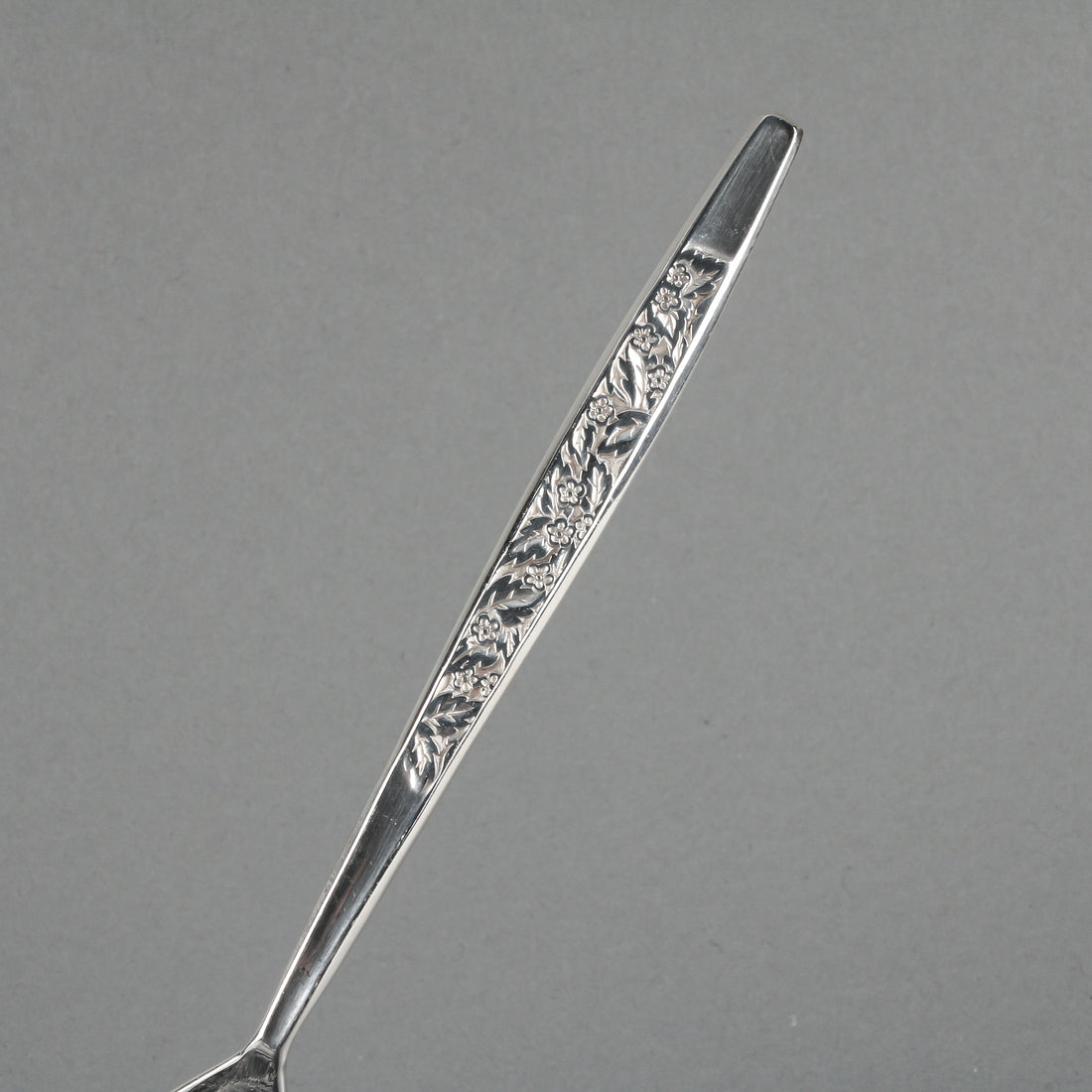 INTERNATIONAL SILVER CO. Valencia Silverplate Flatware - 8 Place Settings